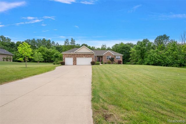 52 Parker Lane, Ortonville, MI 48462