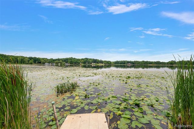 52 Parker Lane, Ortonville, MI 48462