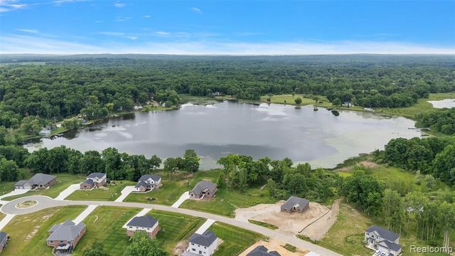 52 Parker Lane, Ortonville, MI 48462
