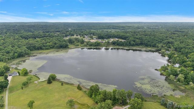 52 Parker Lane, Ortonville, MI 48462