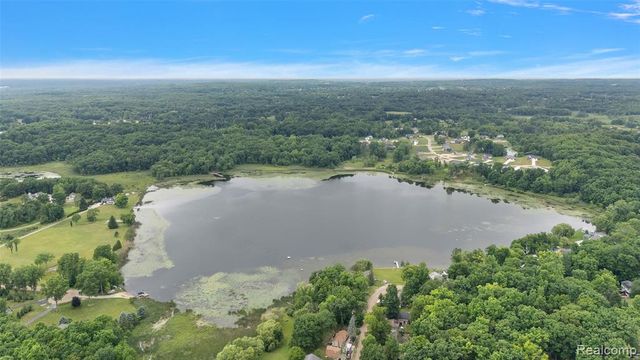 52 Parker Lane, Ortonville, MI 48462