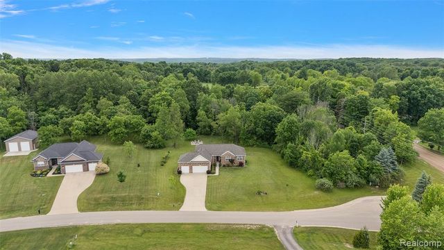 52 Parker Lane, Ortonville, MI 48462