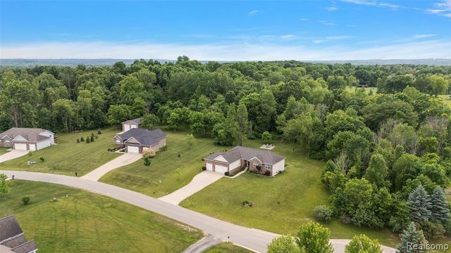52 Parker Lane, Ortonville, MI 48462