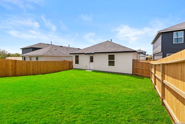 16064 Mahogany Way, Elmendorf, TX 78112