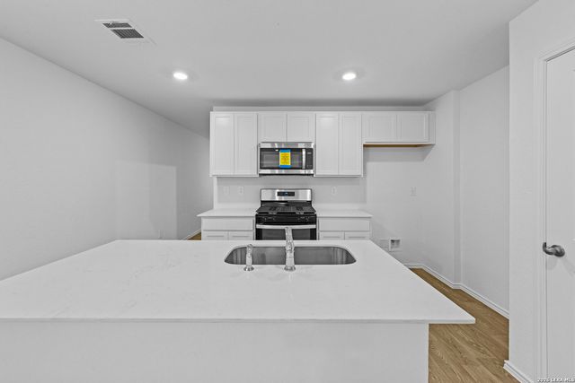 16064 Mahogany Way, Elmendorf, TX 78112