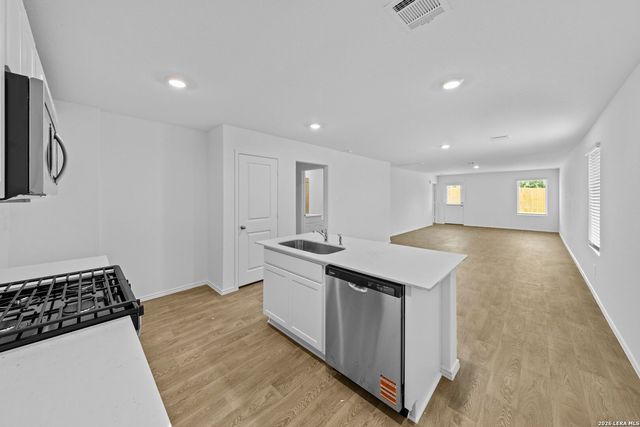 16064 Mahogany Way, Elmendorf, TX 78112