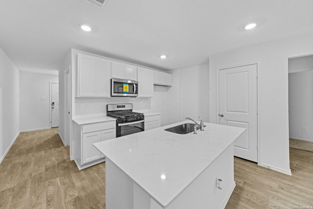 16064 Mahogany Way, Elmendorf, TX 78112