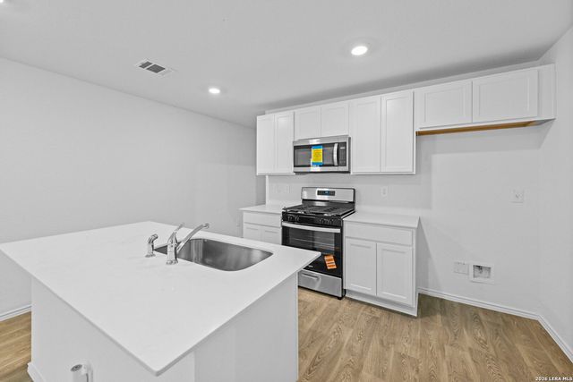 16064 Mahogany Way, Elmendorf, TX 78112