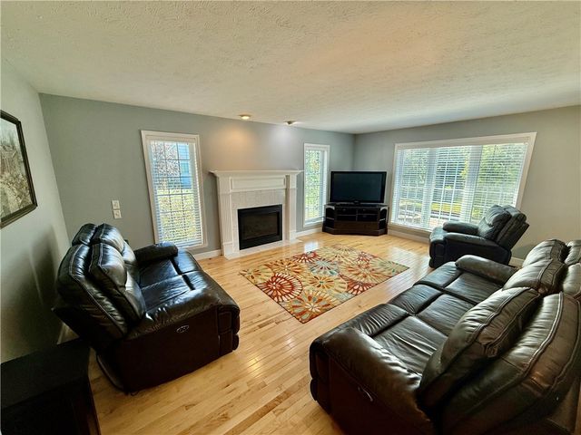 15 Meadows End, Penfield, NY 14580