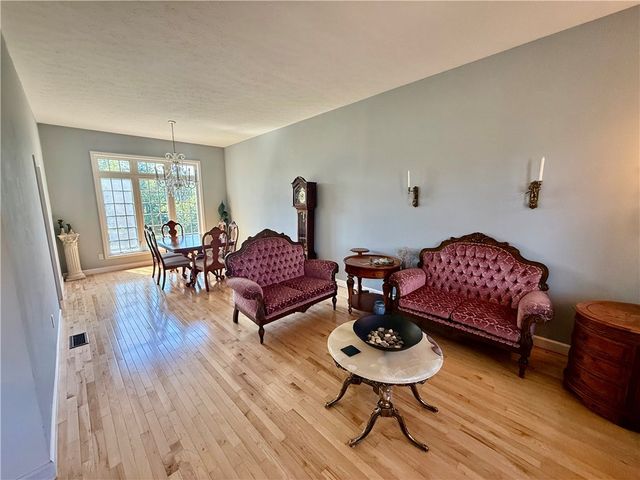 15 Meadows End, Penfield, NY 14580
