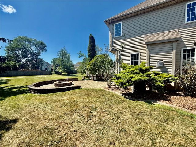15 Meadows End, Penfield, NY 14580