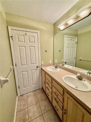15 Meadows End, Penfield, NY 14580