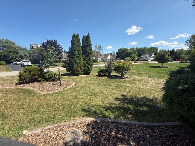 15 Meadows End, Penfield, NY 14580