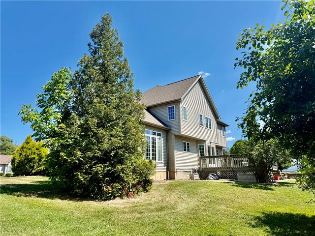 15 Meadows End, Penfield, NY 14580