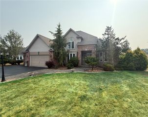 15 Meadows End, Penfield, NY 14580