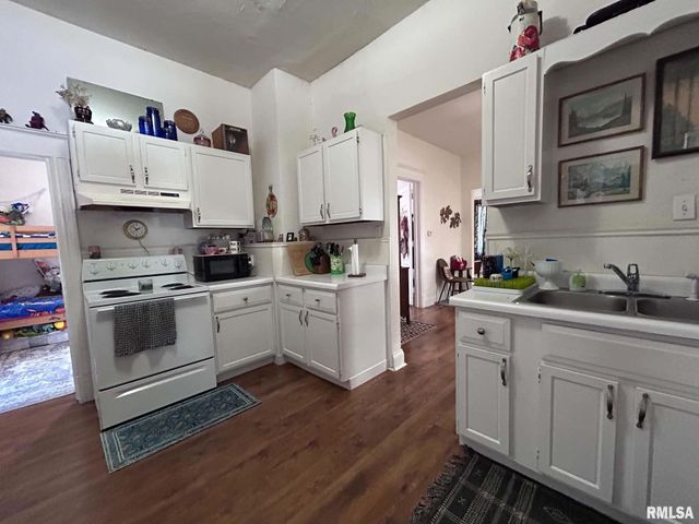 838 S DOUGLAS Avenue, Springfield, IL 62704
