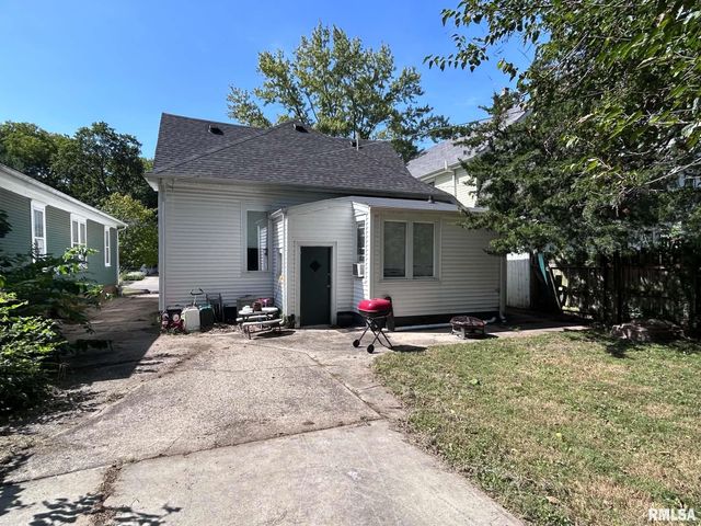 838 S DOUGLAS Avenue, Springfield, IL 62704