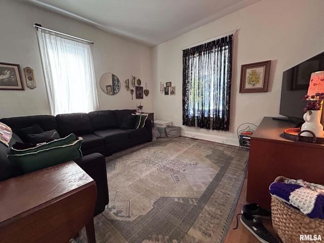 838 S DOUGLAS Avenue, Springfield, IL 62704