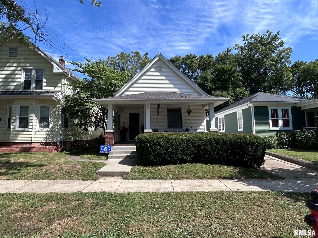 838 S DOUGLAS Avenue, Springfield, IL 62704