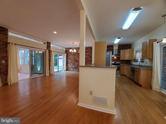 2030 GREENWICH ST, Falls Church, VA 22043