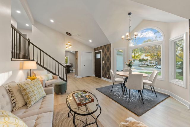 641 N Highview Avenue, Addison, IL 60101