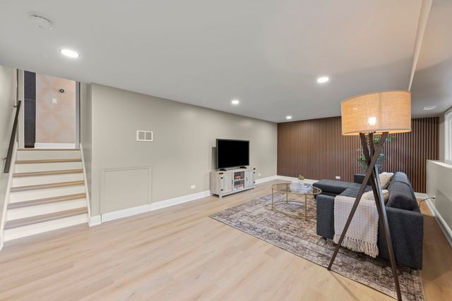 641 N Highview Avenue, Addison, IL 60101