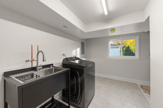 641 N Highview Avenue, Addison, IL 60101