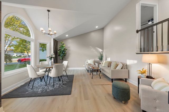 641 N Highview Avenue, Addison, IL 60101