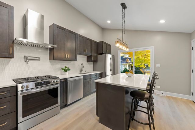 641 N Highview Avenue, Addison, IL 60101