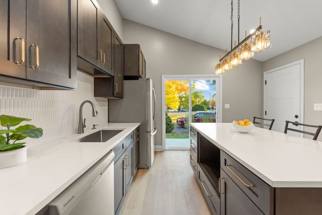 641 N Highview Avenue, Addison, IL 60101