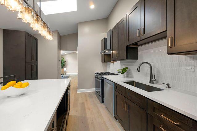 641 N Highview Avenue, Addison, IL 60101