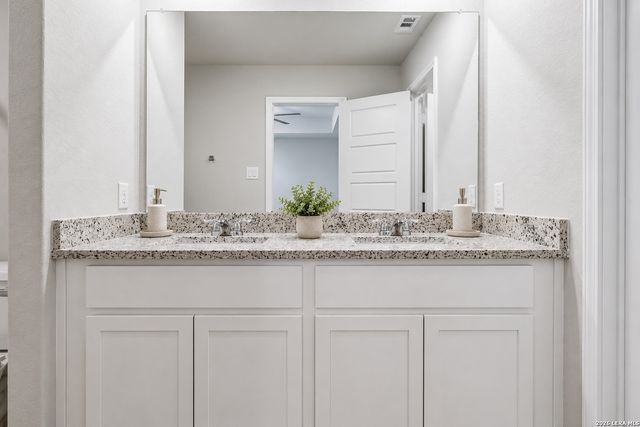 3932 Abbott Pass Unit 102, St Hedwig, TX 78152