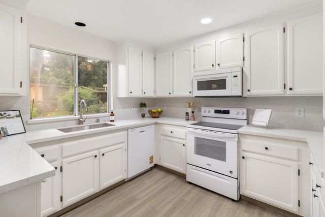 2426 W Tokay St, Lodi, CA 95242