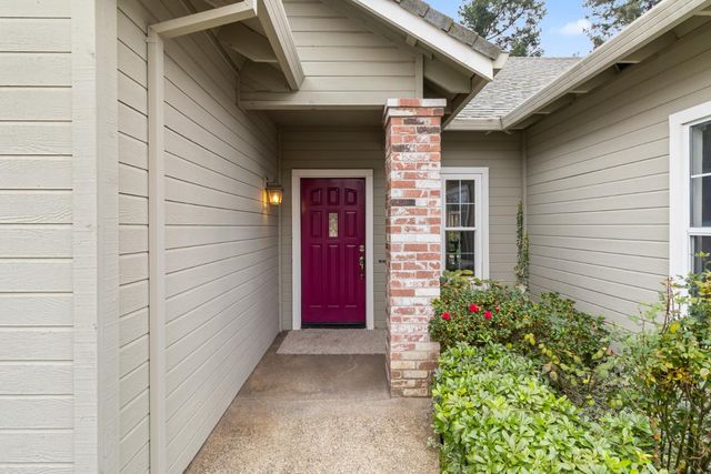 2426 W Tokay St, Lodi, CA 95242