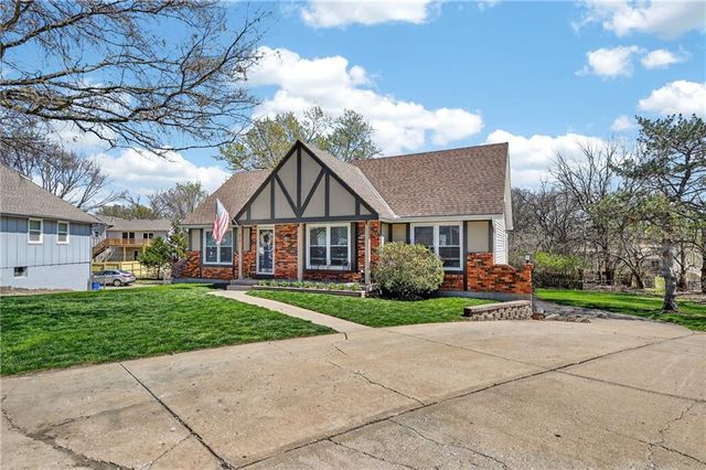 412 S NORMANDY Drive, Olathe, KS 66061