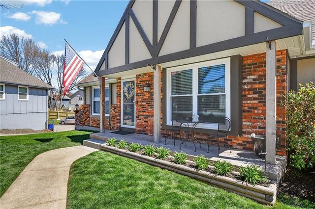 412 S NORMANDY Drive, Olathe, KS 66061