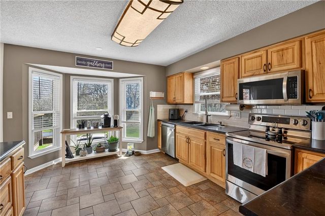 412 S NORMANDY Drive, Olathe, KS 66061