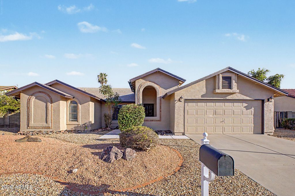 807 E AIRE LIBRE Avenue, Phoenix, AZ 85022