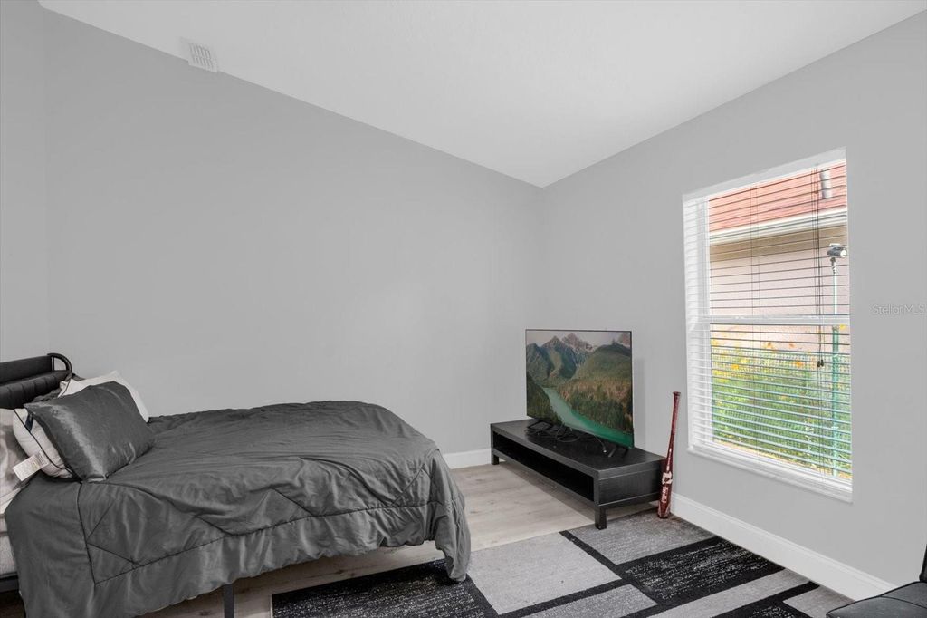 Image 16 of property listing at 2037 DARLIN CIRCLE, Orlando, FL 32820