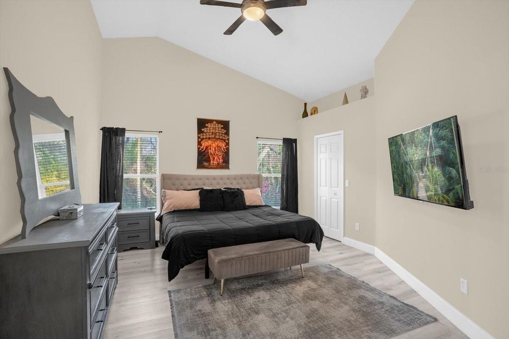 Image 20 of property listing at 2037 DARLIN CIRCLE, Orlando, FL 32820