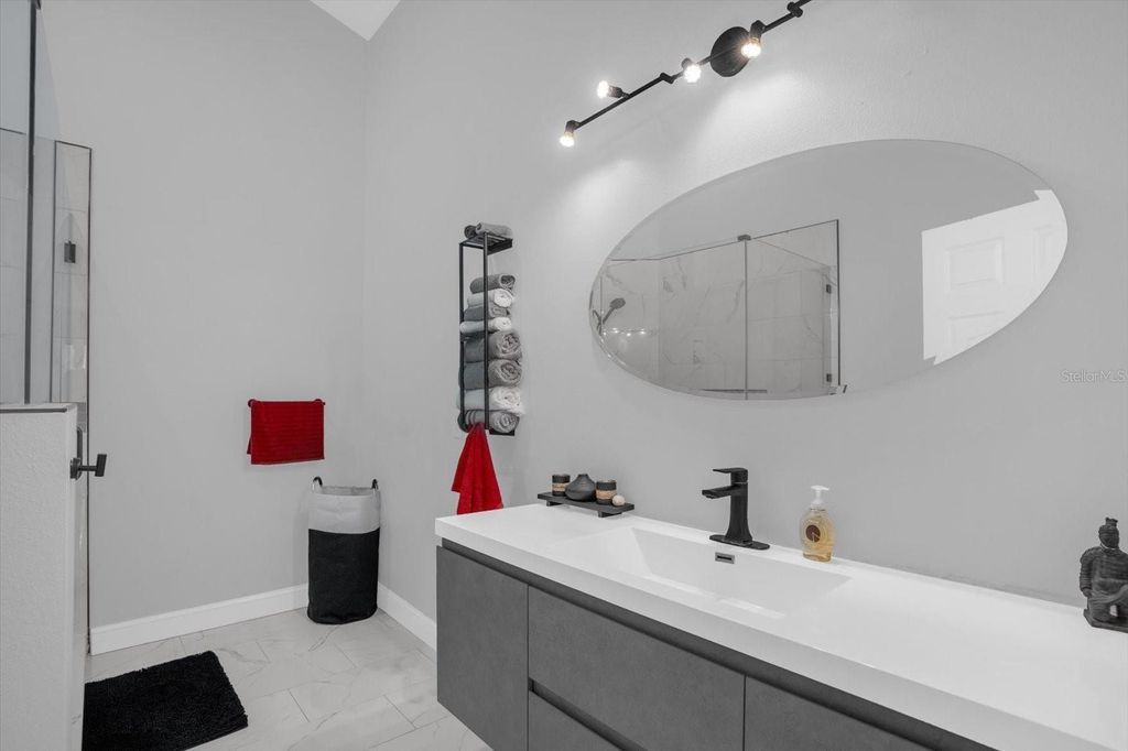 Image 22 of property listing at 2037 DARLIN CIRCLE, Orlando, FL 32820