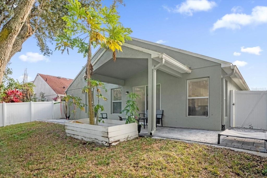 Image 25 of property listing at 2037 DARLIN CIRCLE, Orlando, FL 32820