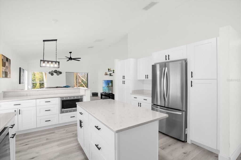 Image 6 of property listing at 2037 DARLIN CIRCLE, Orlando, FL 32820