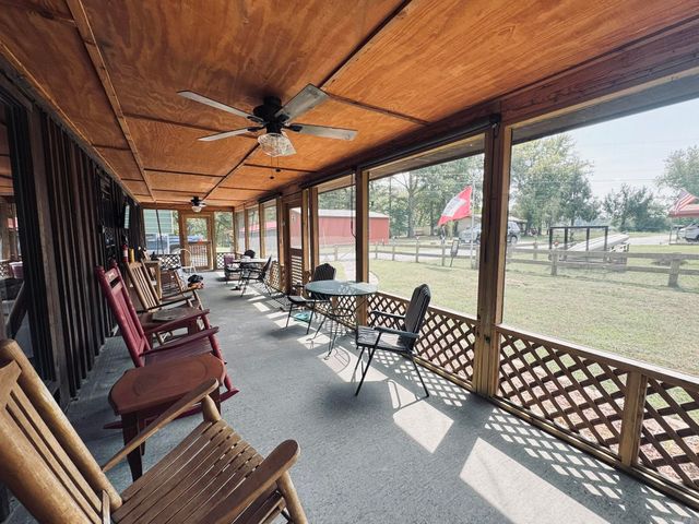 858 N Riverview, Mountain View, AR 72556