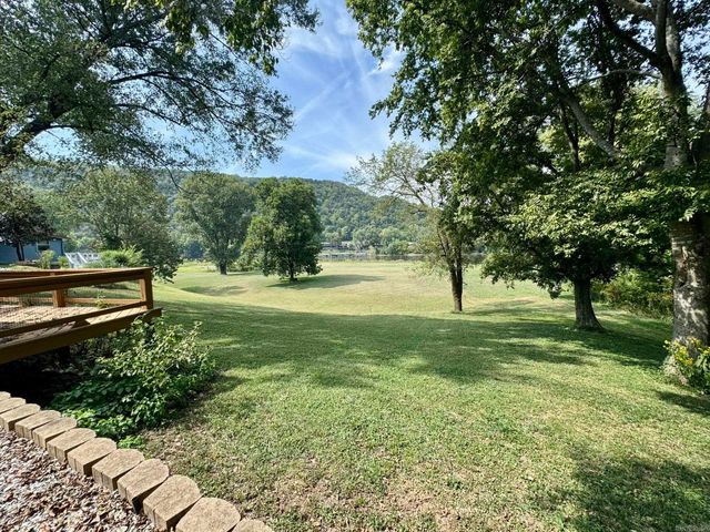 858 N Riverview, Mountain View, AR 72556