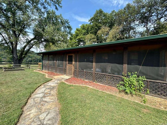 858 N Riverview, Mountain View, AR 72556