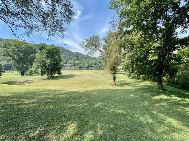 858 N Riverview, Mountain View, AR 72556