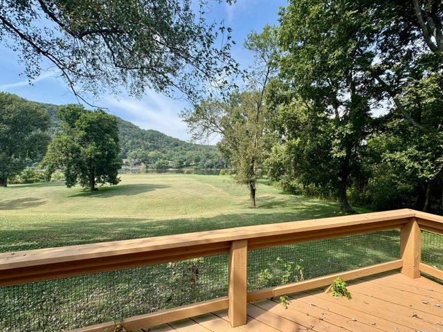 858 N Riverview, Mountain View, AR 72556