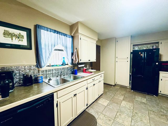 858 N Riverview, Mountain View, AR 72556