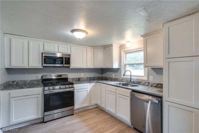 6285 Manchester Road, Clinton, OH 44216